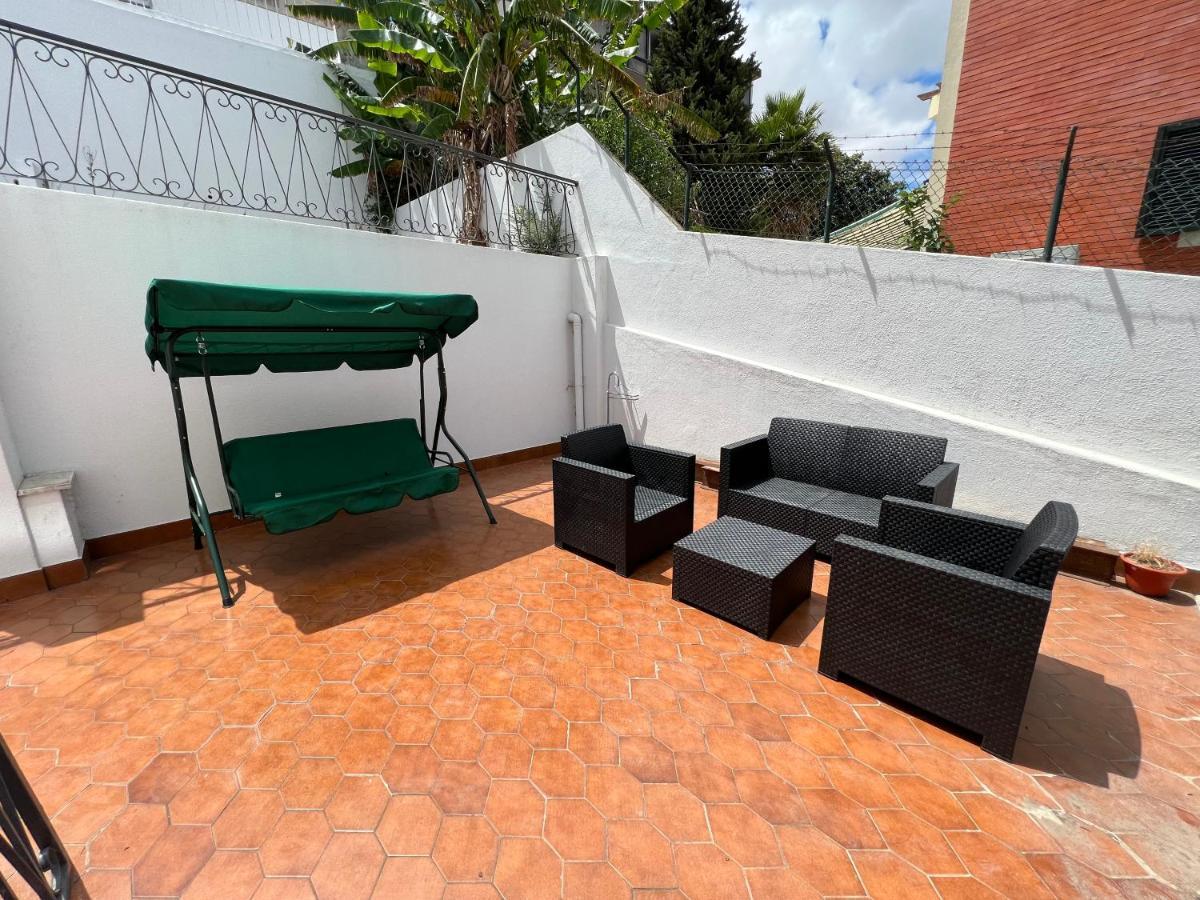 Oeiras Beach Private Room 9 - Double Bedroom With Shared Bathroom & Terrace אוייראס מראה חיצוני תמונה