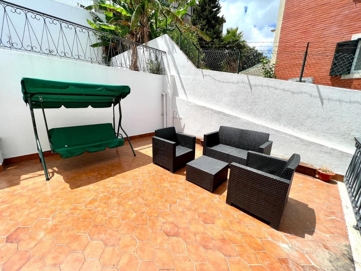 Oeiras Beach Private Room 9 - Double Bedroom With Shared Bathroom & Terrace אוייראס מראה חיצוני תמונה